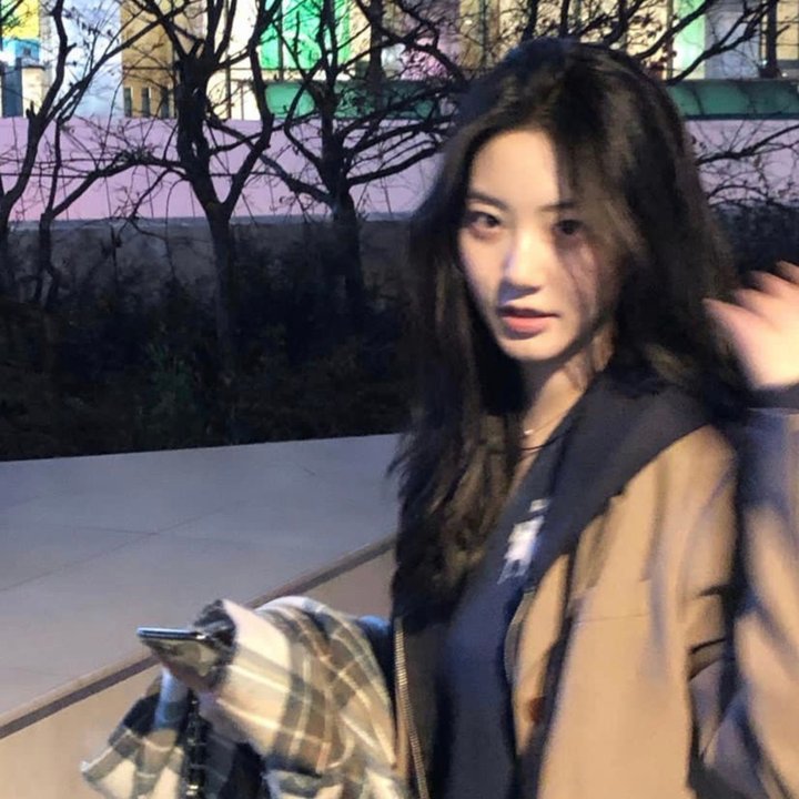 橙色女孩